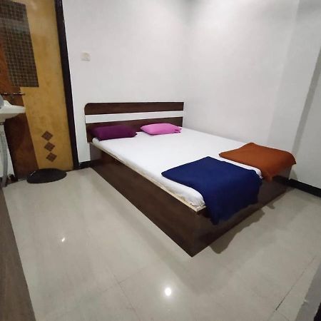 Sai Ganesh Guest House شيردي المظهر الخارجي الصورة