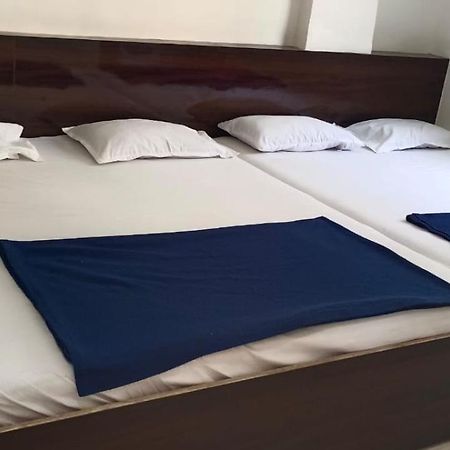 Sai Ganesh Guest House شيردي المظهر الخارجي الصورة