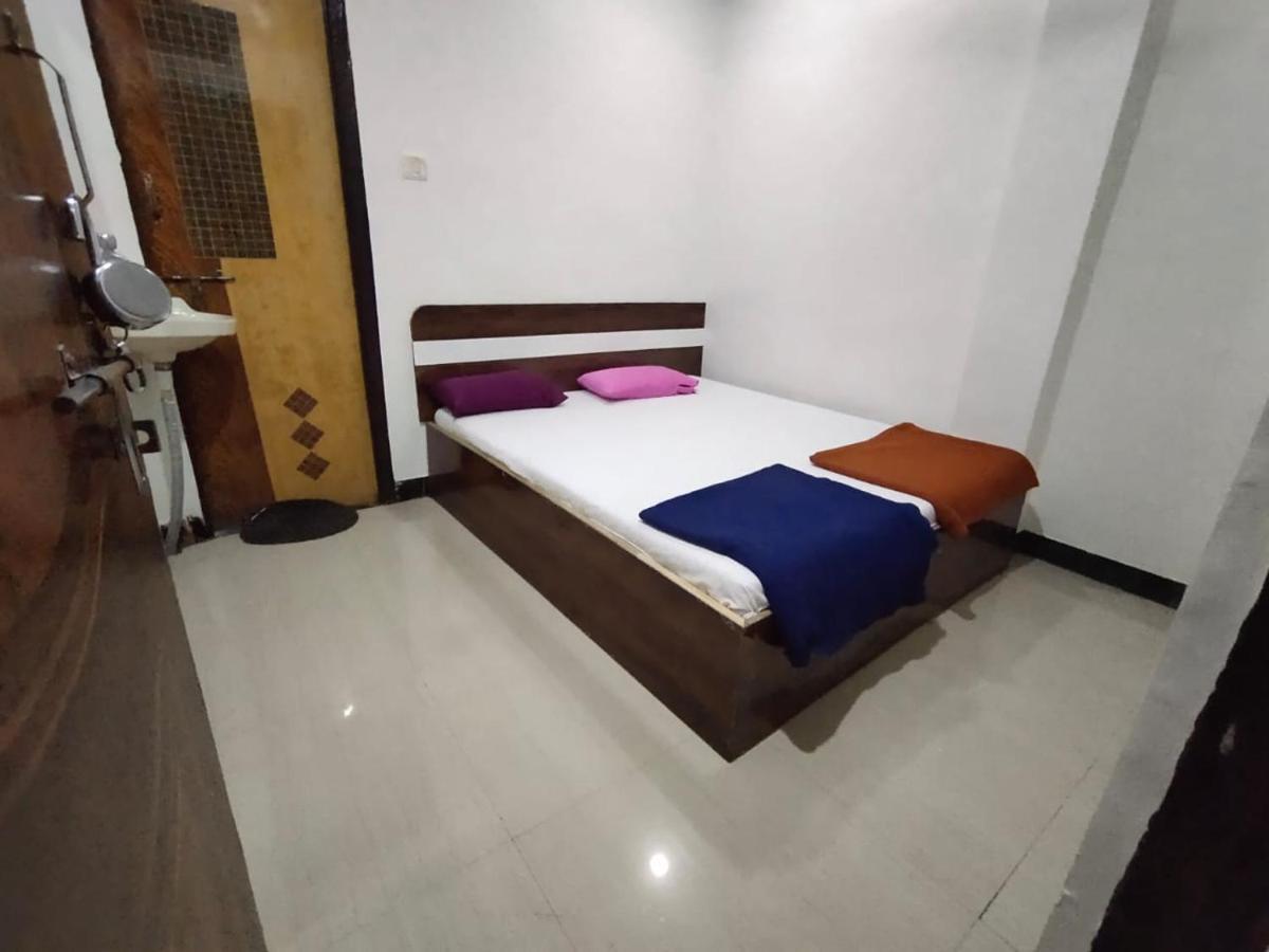 Sai Ganesh Guest House شيردي المظهر الخارجي الصورة