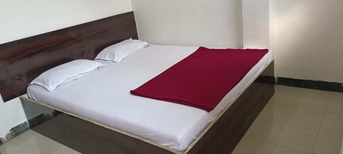 Sai Ganesh Guest House شيردي المظهر الخارجي الصورة