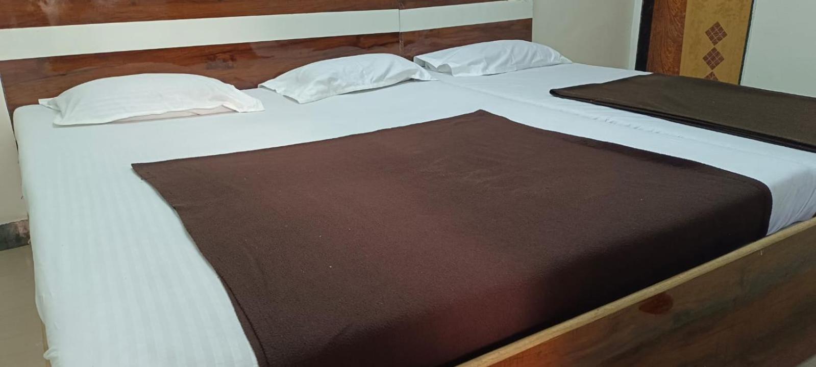Sai Ganesh Guest House شيردي المظهر الخارجي الصورة
