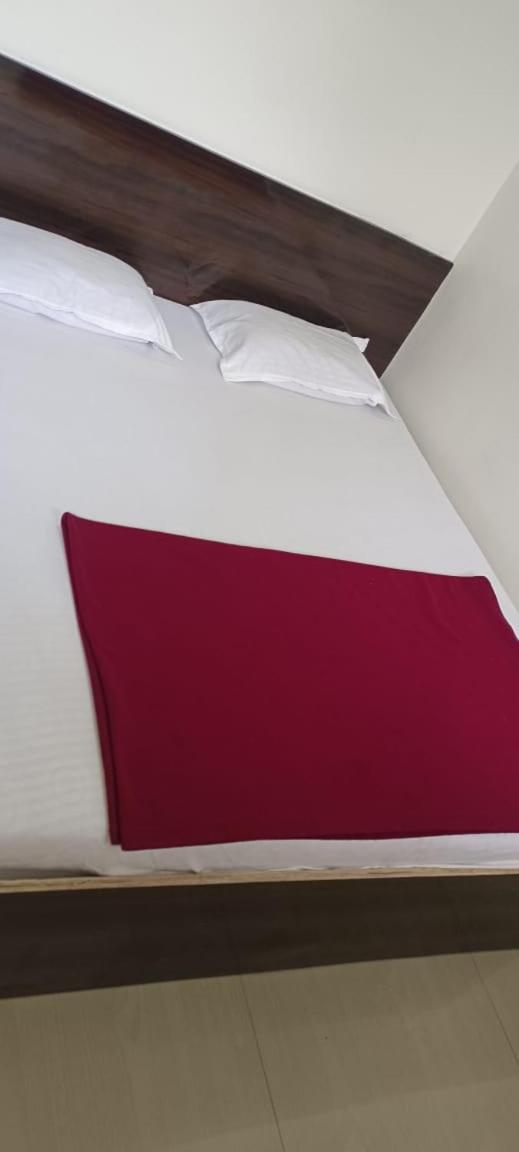 Sai Ganesh Guest House شيردي المظهر الخارجي الصورة
